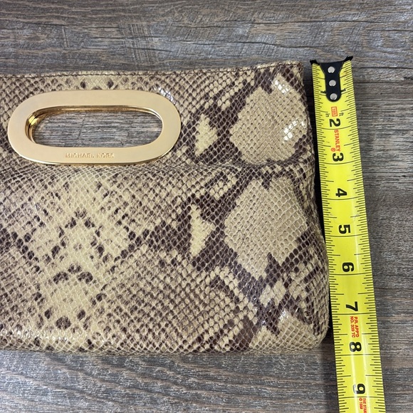 Michael Kors BERKLEY Leather Snake Skin Embossed Clutch -Dark Sand - Picture 13 of 13